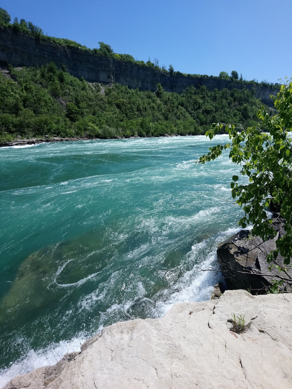 Niagara River Rock | 3850 Niagara Pkwy, Niagara Falls, ON L2E 3E8, Canada