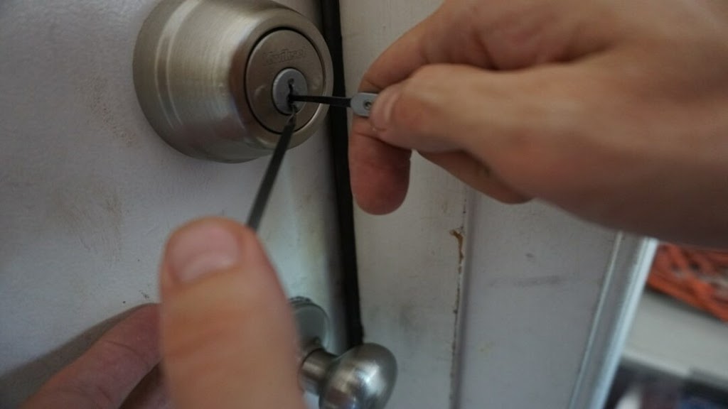 Mobile Locksmith Of Newmarket | 93 Lowe Blvd, Newmarket, ON L3Y 6H1, Canada | Phone: (289) 319-0918