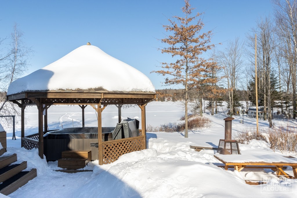 Chalet le Rassembleur du Lac Boissonneault | 109 Rue Lepage Vigneux, Saint-Claude, QC J1S 2L5, Canada | Phone: (819) 388-3354