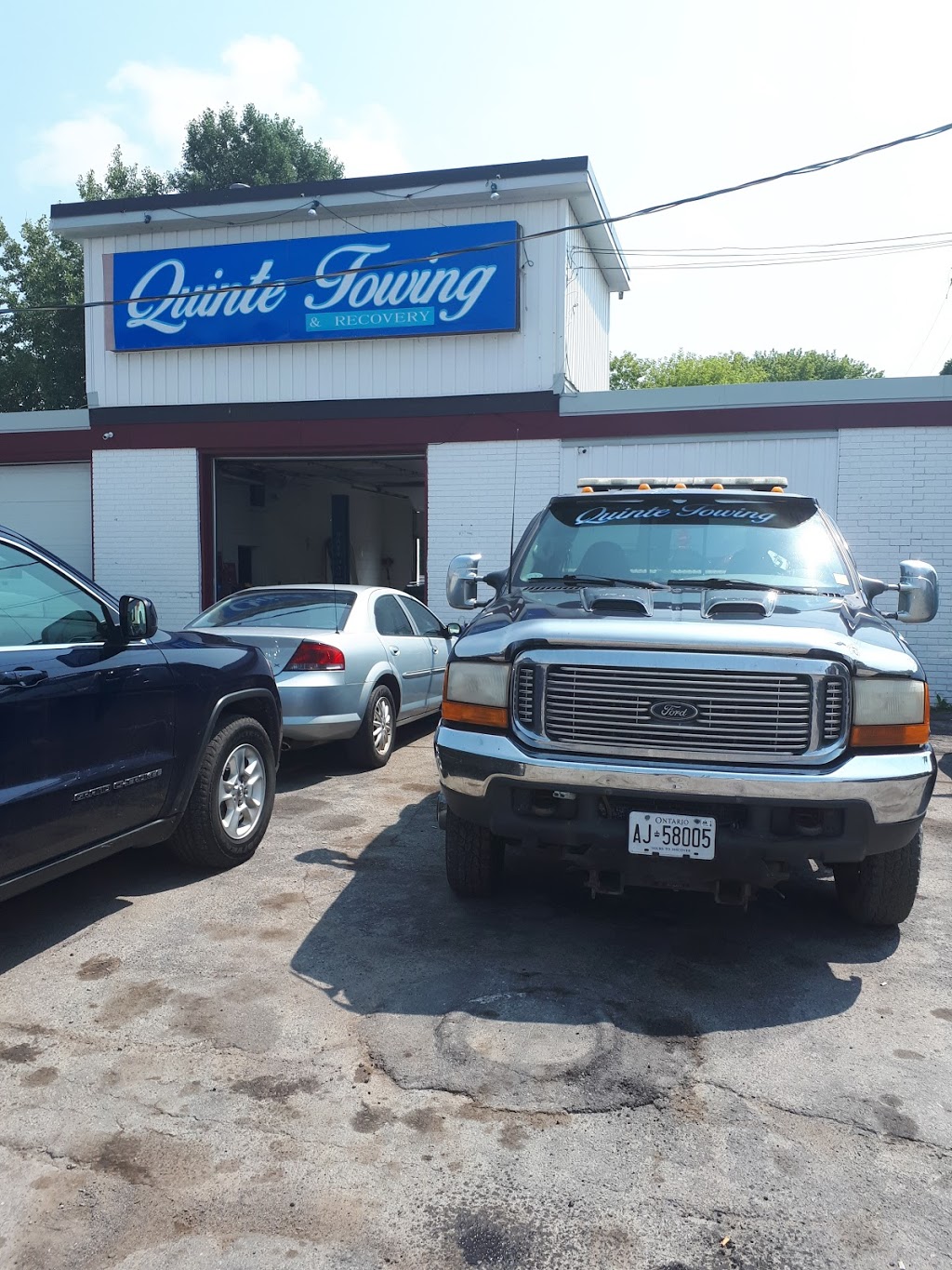 Quinte Towing and Recovery Ltd - Towing Company Belleville | 487 Dundas St W, Belleville, ON K8P 1B6, Canada | Phone: (613) 966-5768