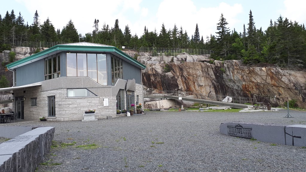 Maison du Granit | 301 Route du Morne, Lac-Drolet, QC G0Y 1C0, Canada | Phone: (819) 549-2566