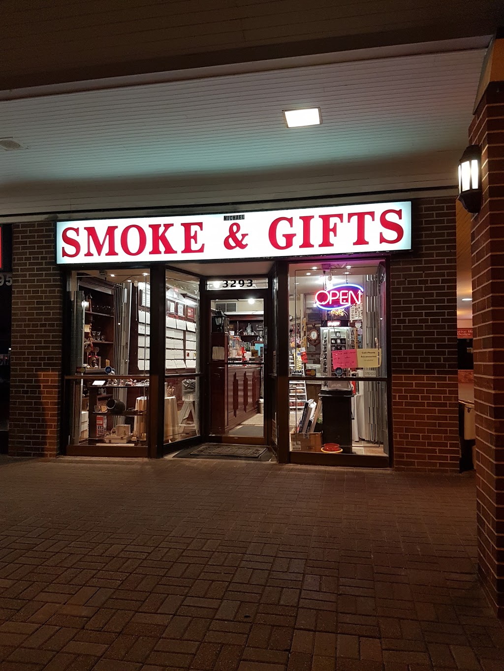 Michael Smoke & Gift | 3293 Bayview Ave, North York, ON M2K 1G4, Canada | Phone: (416) 223-4772