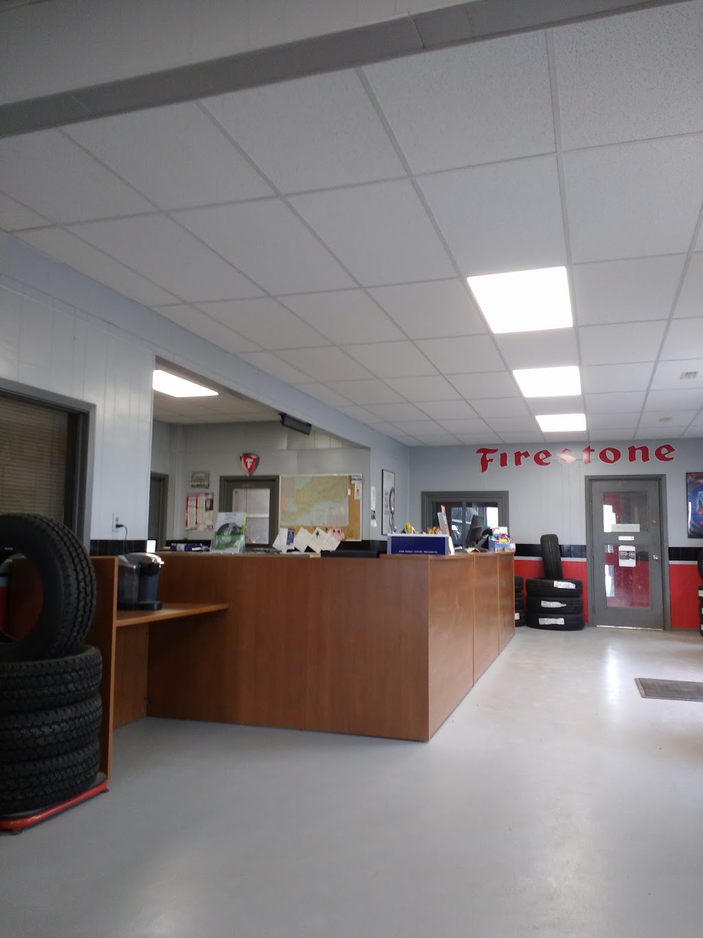 Woodstock Tire And Towing Service Ltd | 701 Norwich Ave, Woodstock, ON N4S 7W3, Canada | Phone: (519) 421-9580