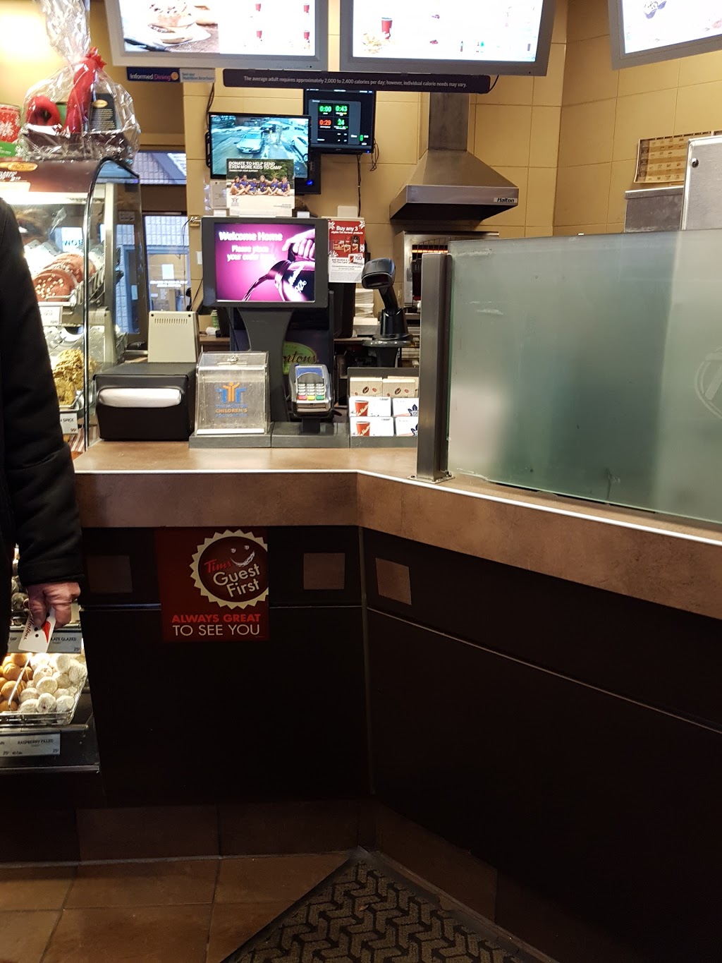 Tim Hortons | 443 Main St W, Hamilton, ON L8P 1K5, Canada | Phone: (905) 528-7337