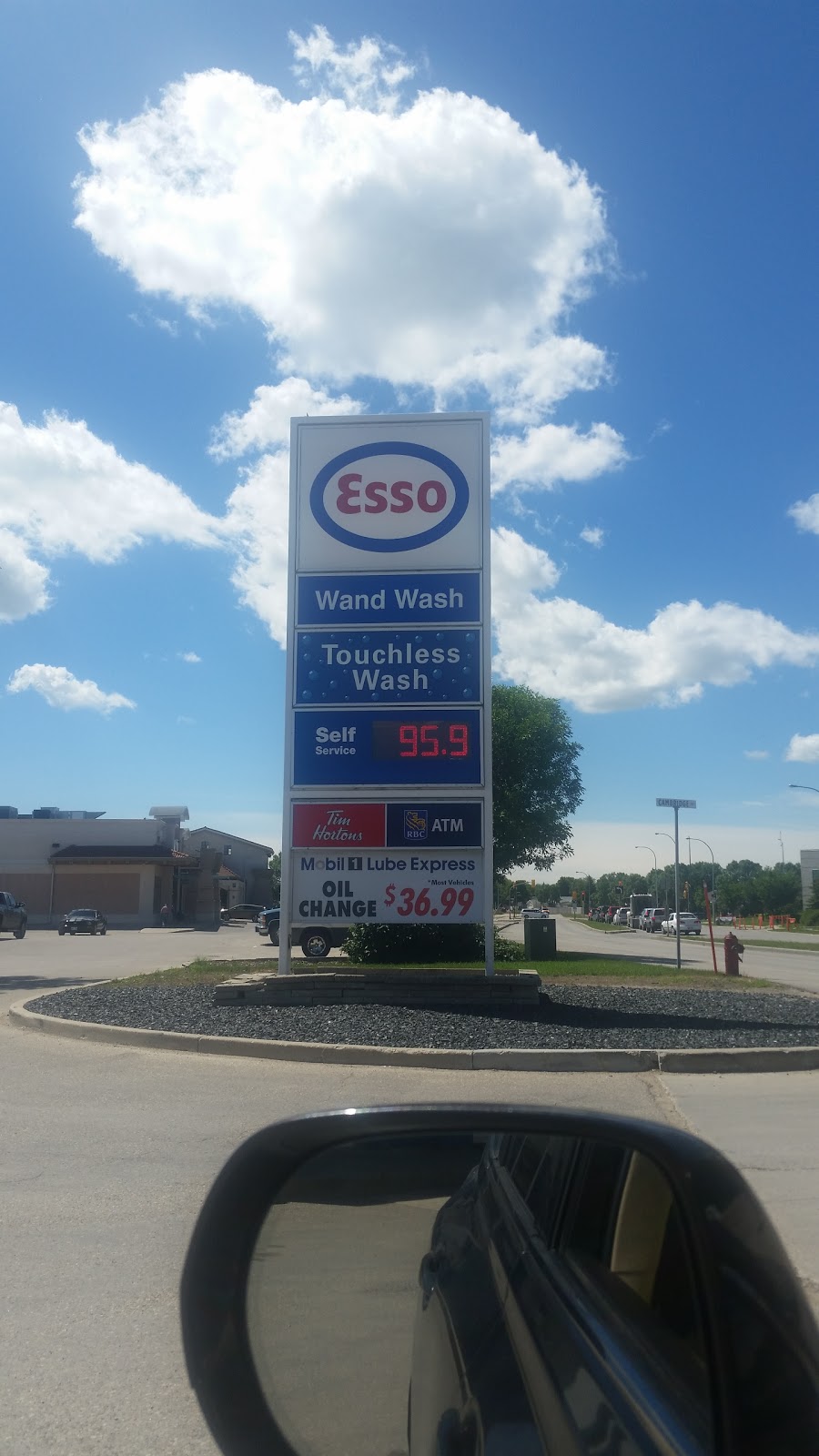 Esso | 1330 Taylor Ave, Winnipeg, MB R3M 3Y1, Canada | Phone: (204) 284-0610