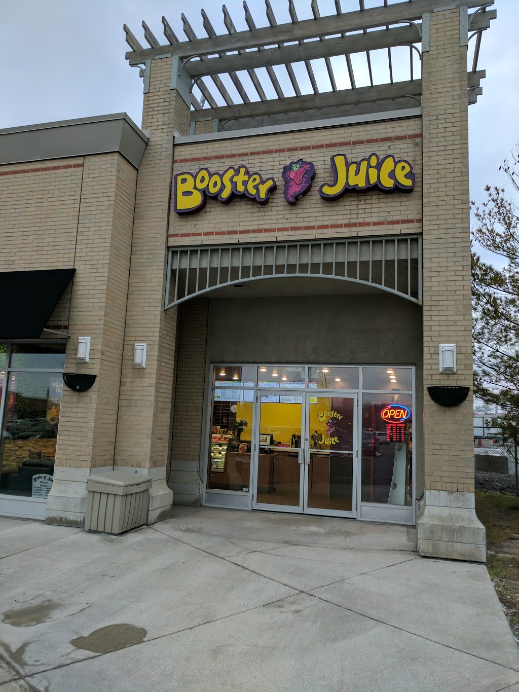 Booster Juice | 125 The Queensway Unit B1, Etobicoke, ON M8Y 1H6, Canada | Phone: (416) 428-6462