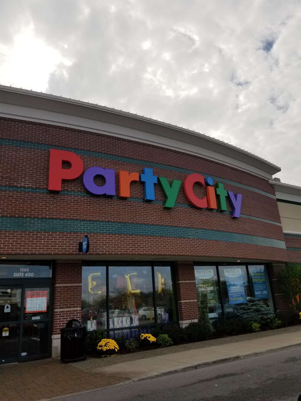 Party City | 1565 Niagara Falls Blvd, Amherst, NY 14228, USA | Phone: (716) 835-7777