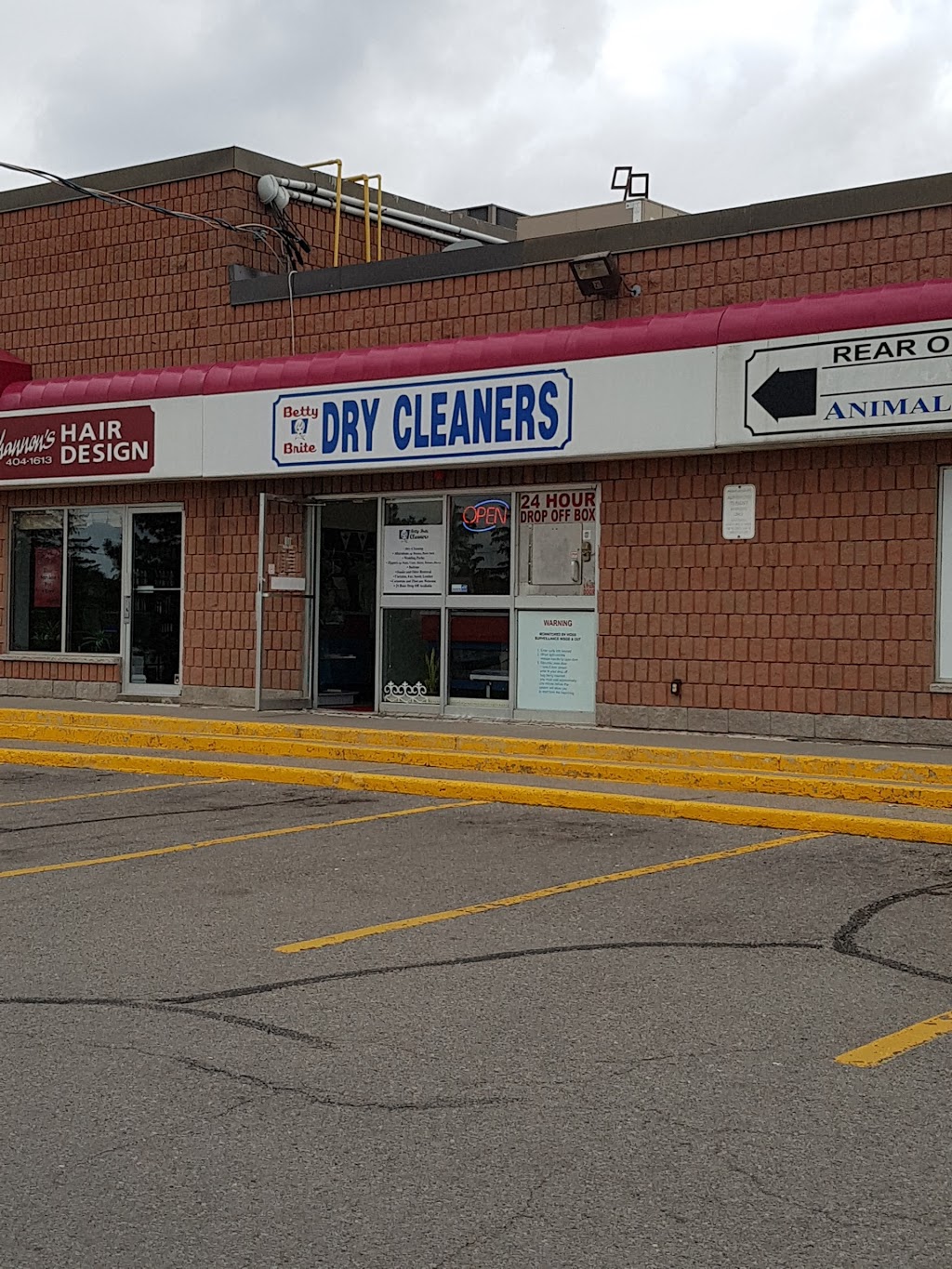 Betty Brite Dry Cleaners | 1910 Dundas St E, Whitby, ON L1N 2L6, Canada | Phone: (905) 432-7481