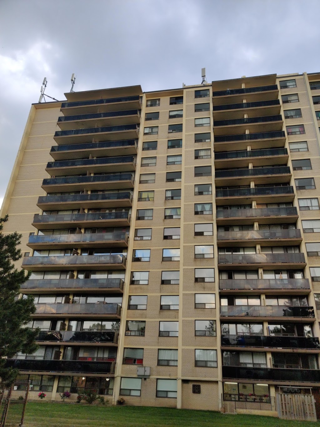 Esterbrooke Apartments | 20 Esterbrooke Ave, North York, ON M2J 2C3, Canada | Phone: (416) 494-9933