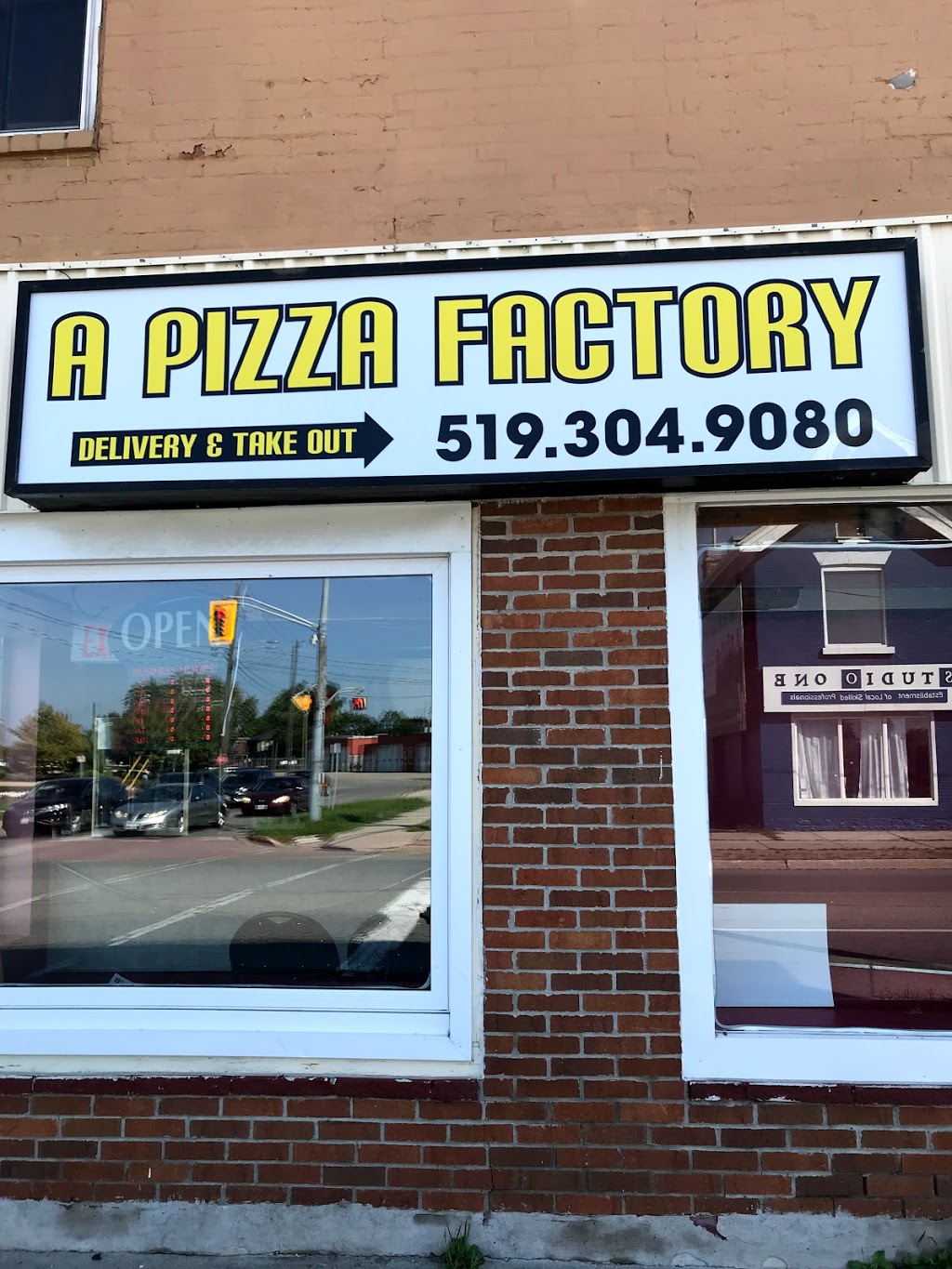 A Pizza Factory | 213 Market St, Brantford, ON N3T 3A7, Canada | Phone: (519) 304-9080