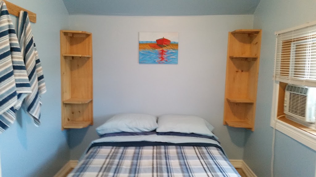 Plovers Cove Cottage | 23 Dunkerron Avenue, Wasaga Beach, ON L9Z 2H4, Canada | Phone: (888) 242-4288