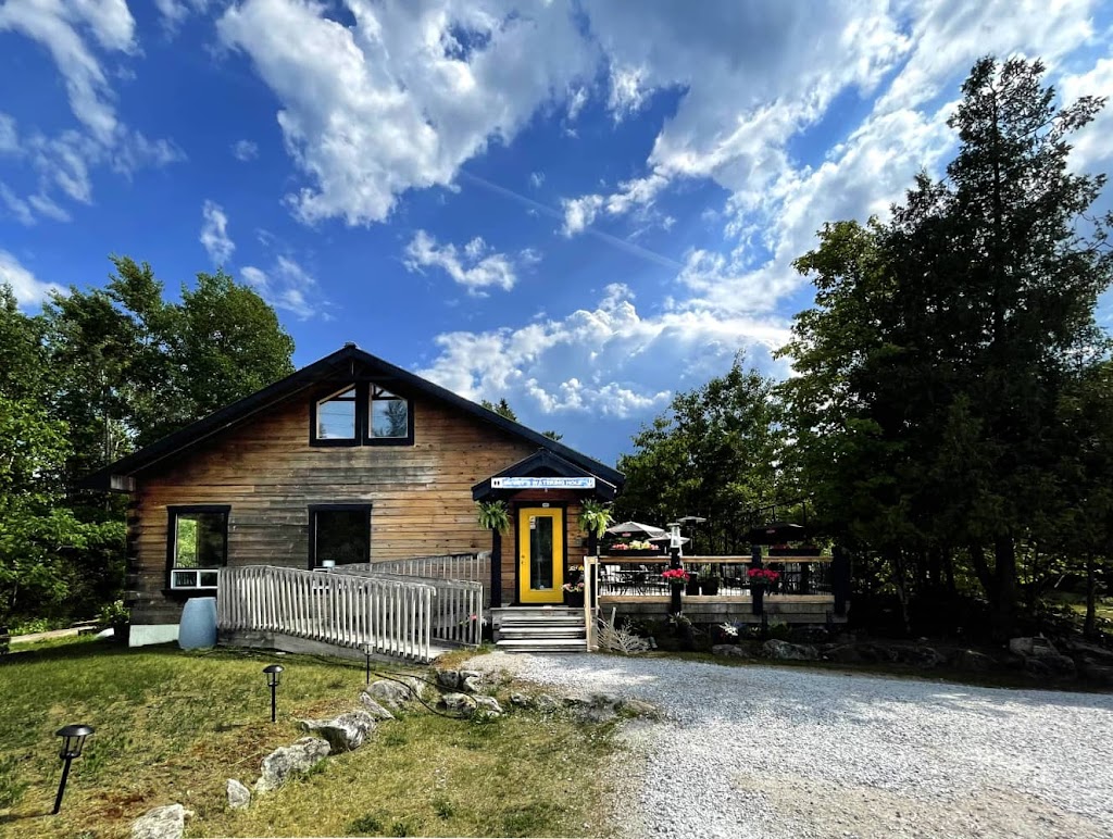 Chez Malo | 306 Chem. de Lac Sainte-Marie, Lac-Sainte-Marie, QC J0X 1Z0, Canada | Phone: (819) 467-4935