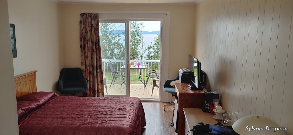 Motel Bellevue | 201 Rue Mackay, Rivière-du-Loup, QC G5R 3Z5, Canada | Phone: (418) 862-5229