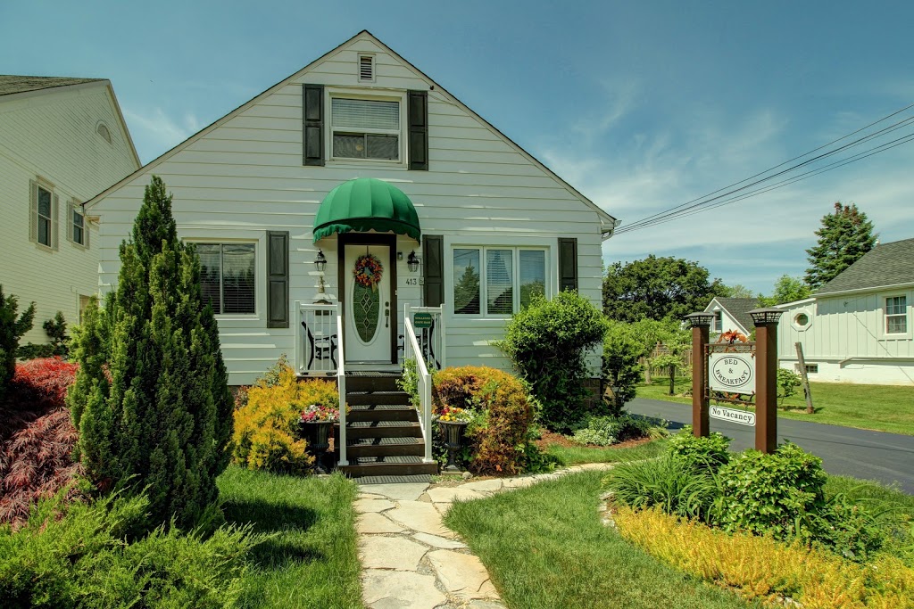Williams Gate Bed and Breakfast Private Suites | 413 Gate St, Niagara-on-the-Lake, ON L0S 1J0, Canada | Phone: (905) 468-3086