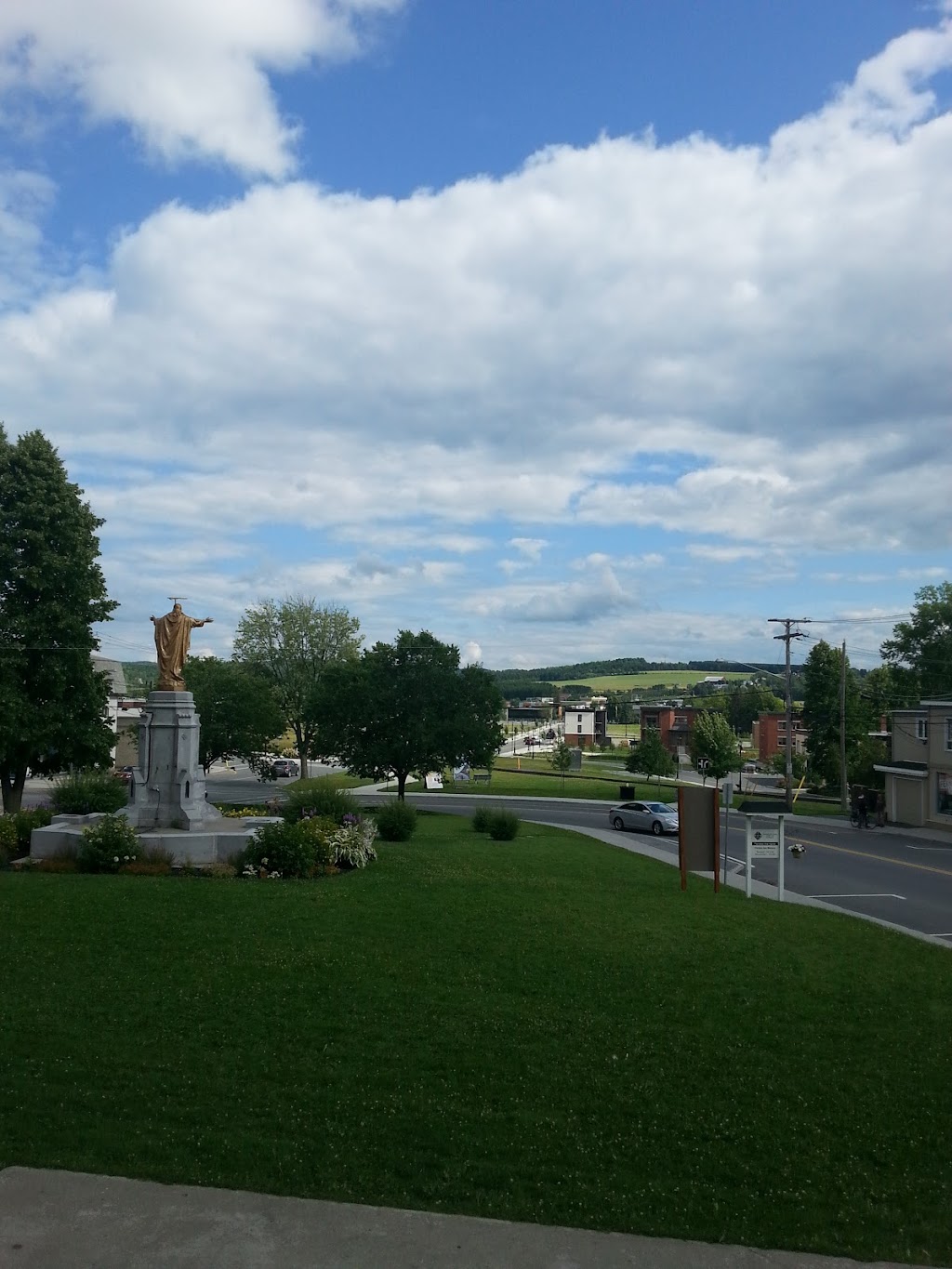 Église Sainte-Agnès de Lac-Mégantic | 4872 Rue Laval, Lac-Mégantic, QC G6B 1E1, Canada | Phone: (819) 583-0370