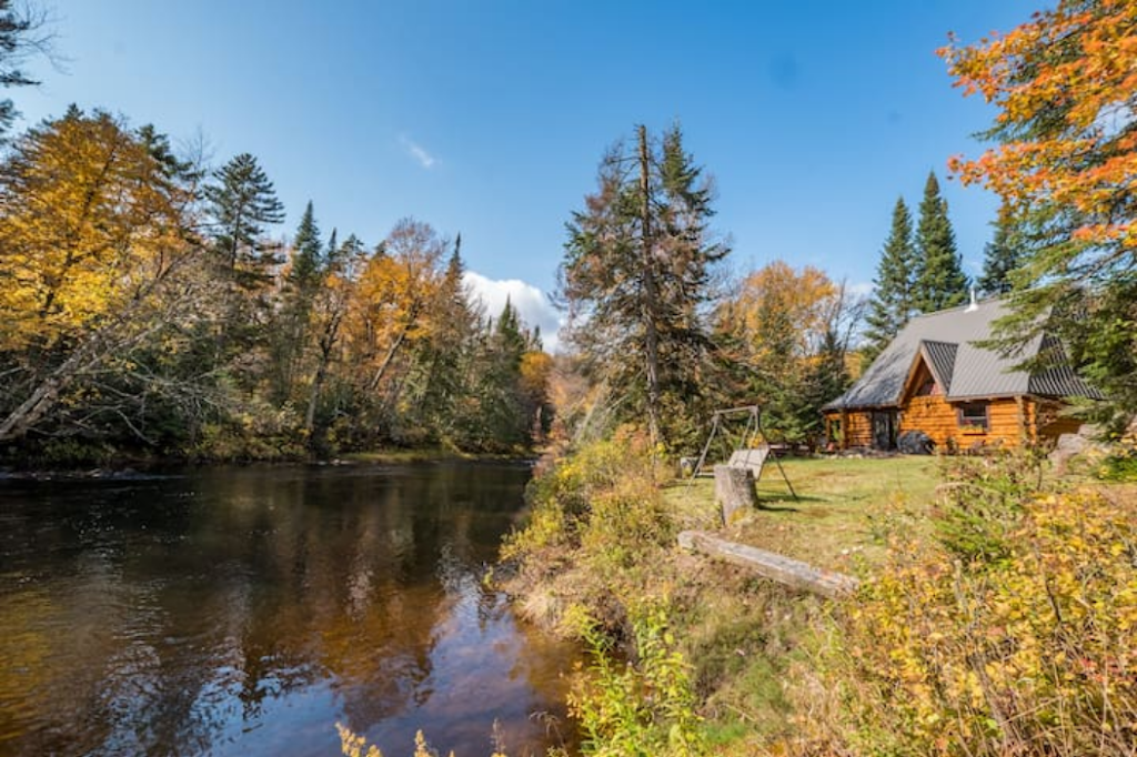 The Beaver Lodge by Escapades Tremblant | 352 Chem. Duplessis, Lac-Supérieur, QC J0T 1P0, Canada | Phone: (877) 907-3479