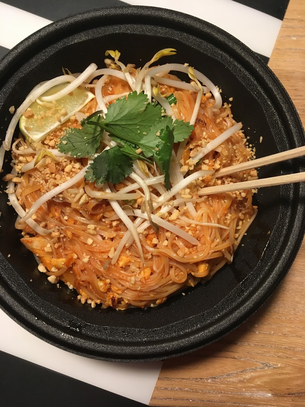 Restaurant Une nuit à Bangkok | 5076 Rue de Bellechasse, Montréal, QC H1T 2A2, Canada | Phone: (514) 543-5444