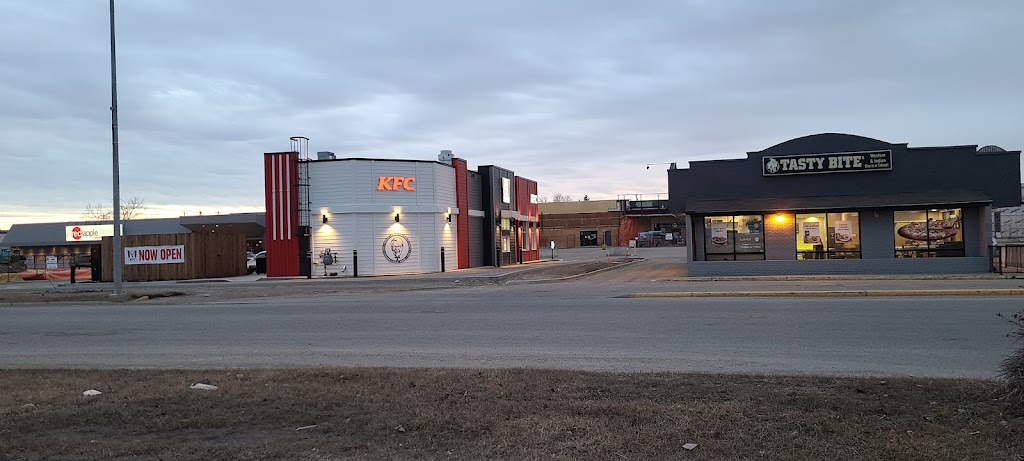 KFC | 5236 45 St, Lacombe, AB T4L 2A1, Canada | Phone: (403) 754-4823