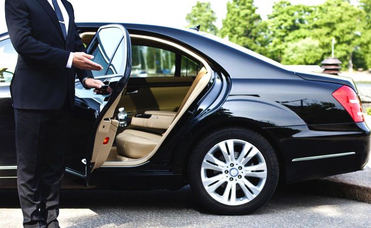 Best Airport Limo Barrie | 38 The Queensway, Barrie, ON L4M 7H8, Canada | Phone: (855) 777-2855