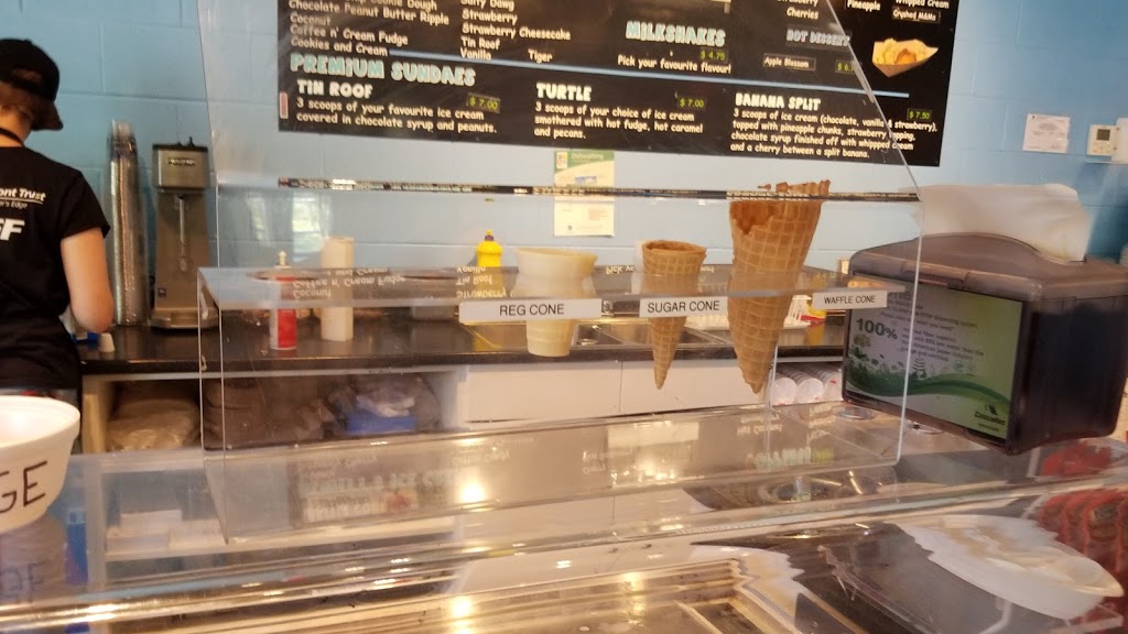 Waterfront Scoops | 47 Discovery Dr, Hamilton, ON L8L 8K4, Canada