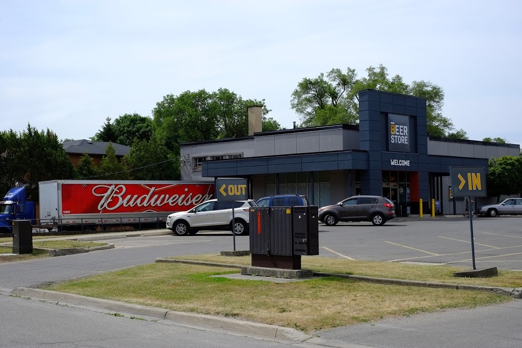 Beer Store | 420 Lakeshore Rd E, Mississauga, ON L5G 1H5, Canada | Phone: (905) 278-2334