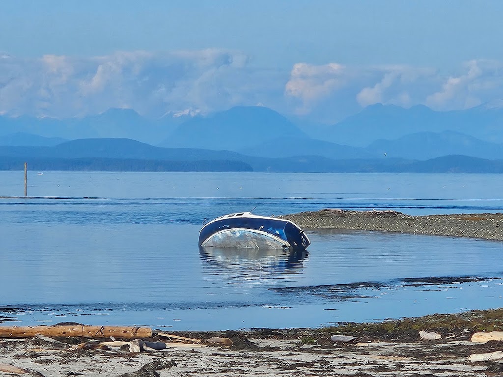 The Beach House at Saratoga | 9022 Clarkson Ave, Black Creek, BC V9J 1B2, Canada | Phone: (250) 412-6624