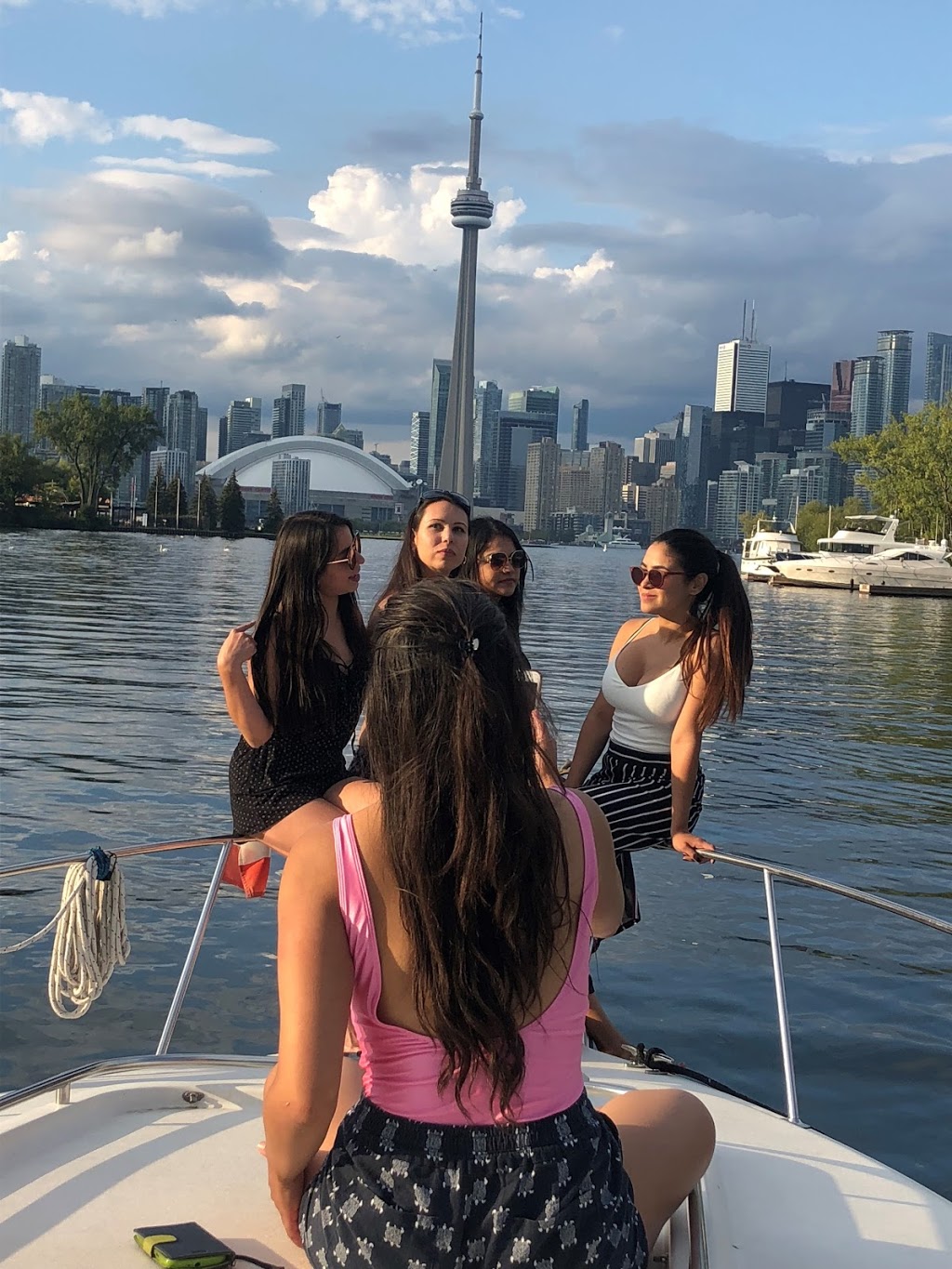 30 ft Yacht Rental & Adventure Planning | 319 Queens Quay W, Toronto, ON M5V 1A2, Canada | Phone: (647) 807-1449