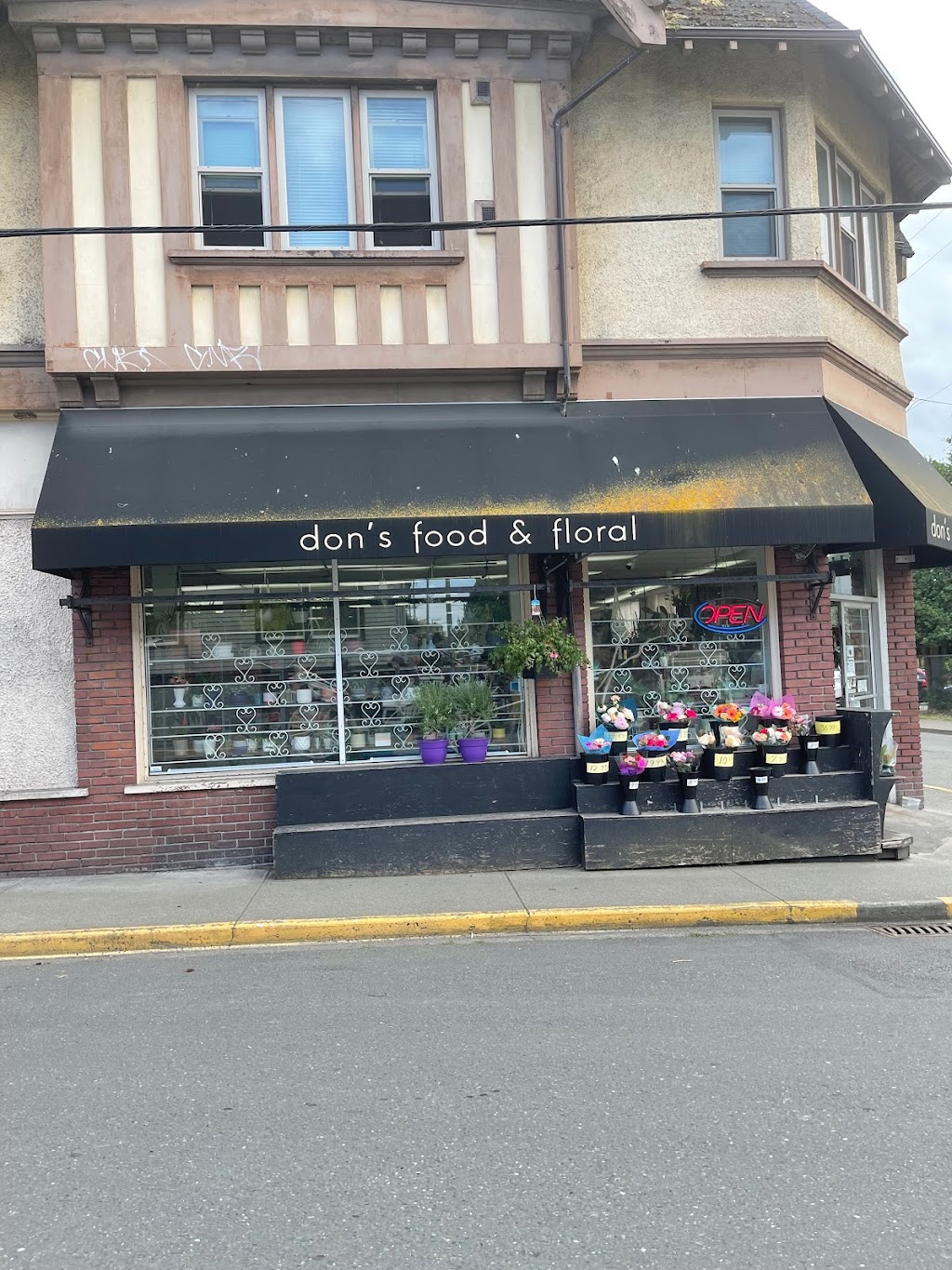 Dons Food & Floral | 99 Menzies St, Victoria, BC V8V 2G3, Canada | Phone: (250) 386-1915