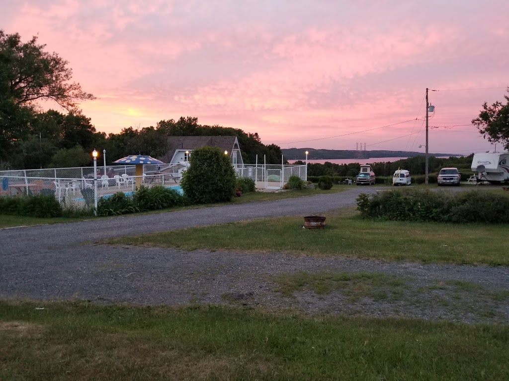 Camping du Fort de la Martinière | 9825 Boulevard Guillaume-Couture, Lévis, QC G6V 9R4, Canada | Phone: (418) 835-9060