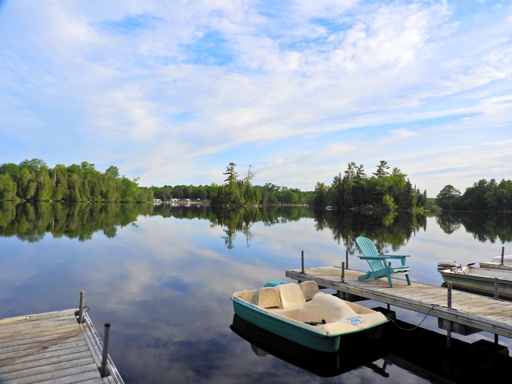 Prestwood Cottages | 35 Lake Edge Rd, Lakefield, ON K0L 2H0, Canada | Phone: (705) 652-8627