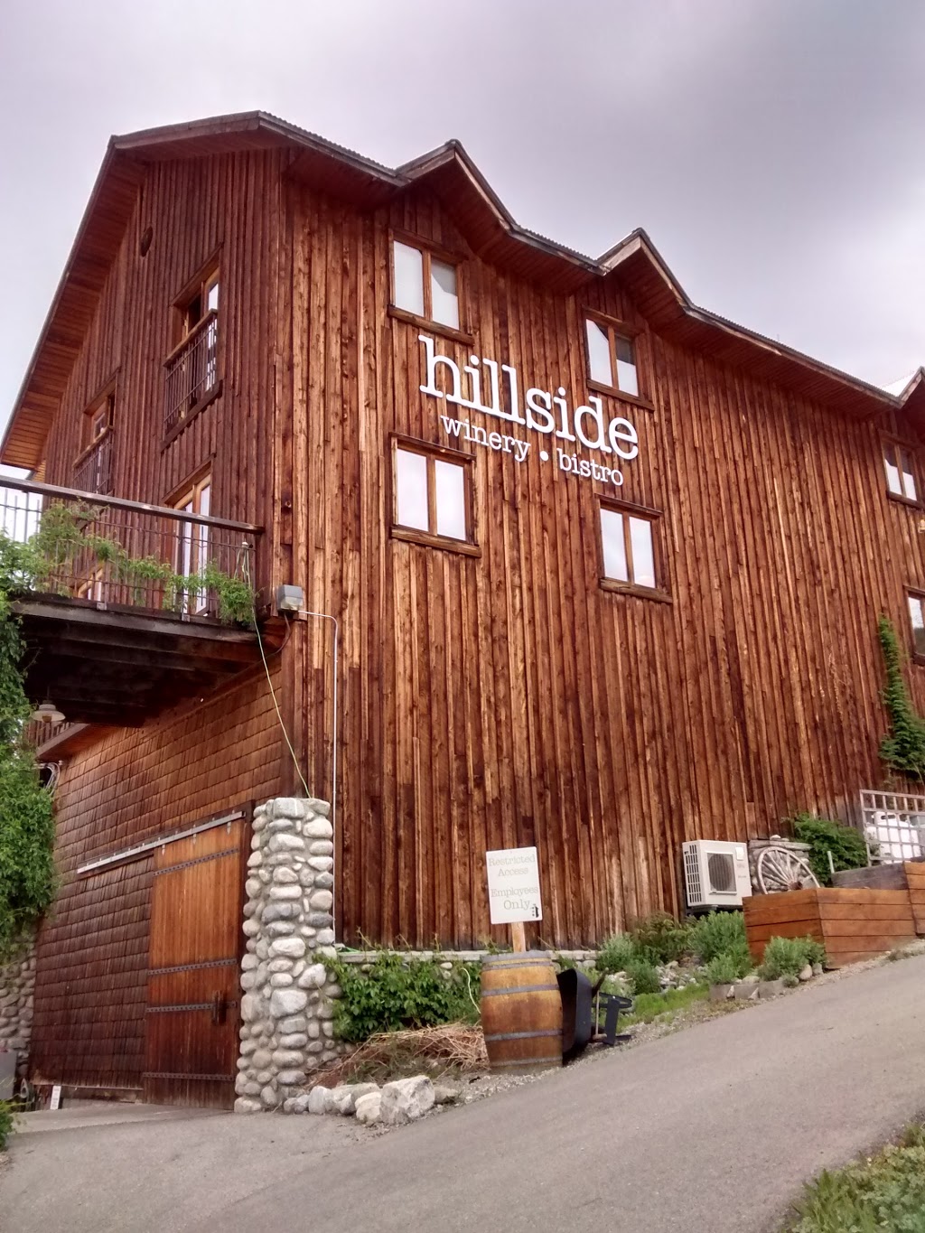 Hillside Winery | 1350 Naramata Rd, Penticton, BC V2A 8T6, Canada | Phone: (250) 493-6274