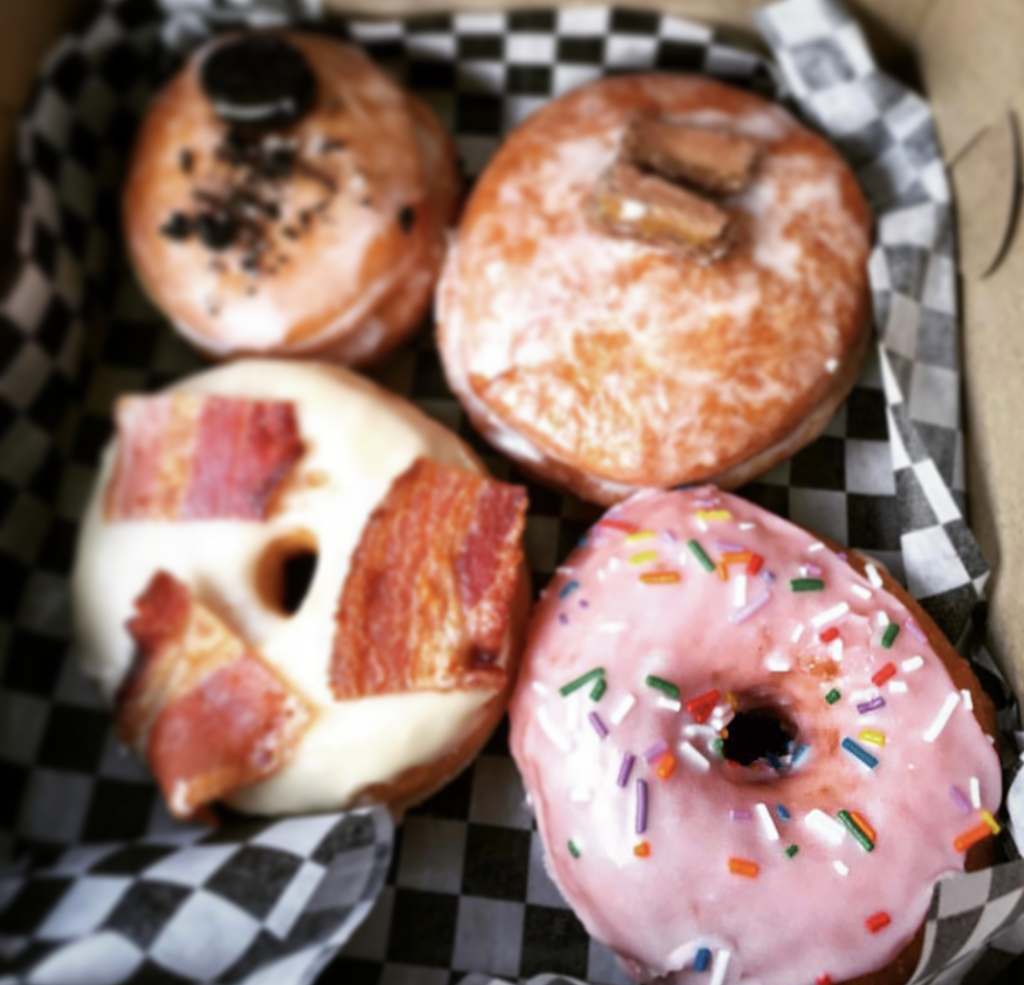 Daddy O Doughnuts & British Baked Goods | 589 N Service Rd, Mississauga, ON L5A 1B2, Canada | Phone: (905) 276-9090
