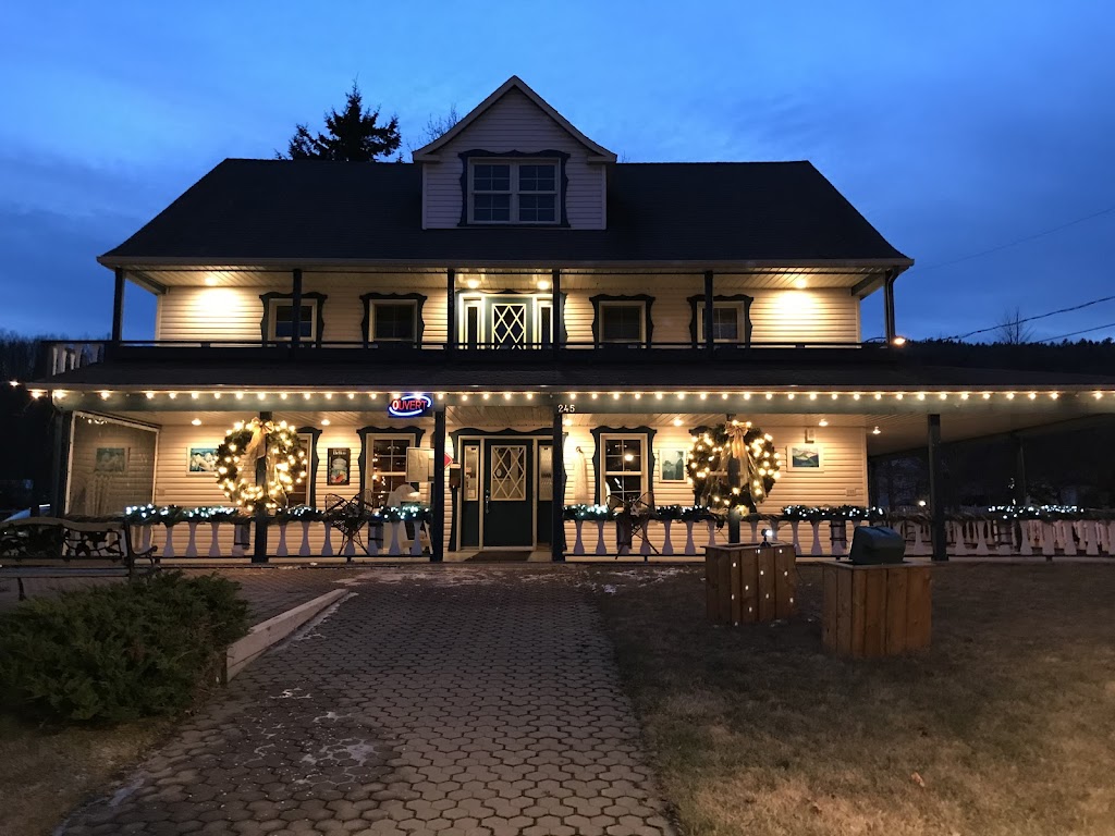 Bistro Local 245 | 245 Bd de Comporté, La Malbaie, QC G5A 2Y3, Canada | Phone: (418) 665-7660