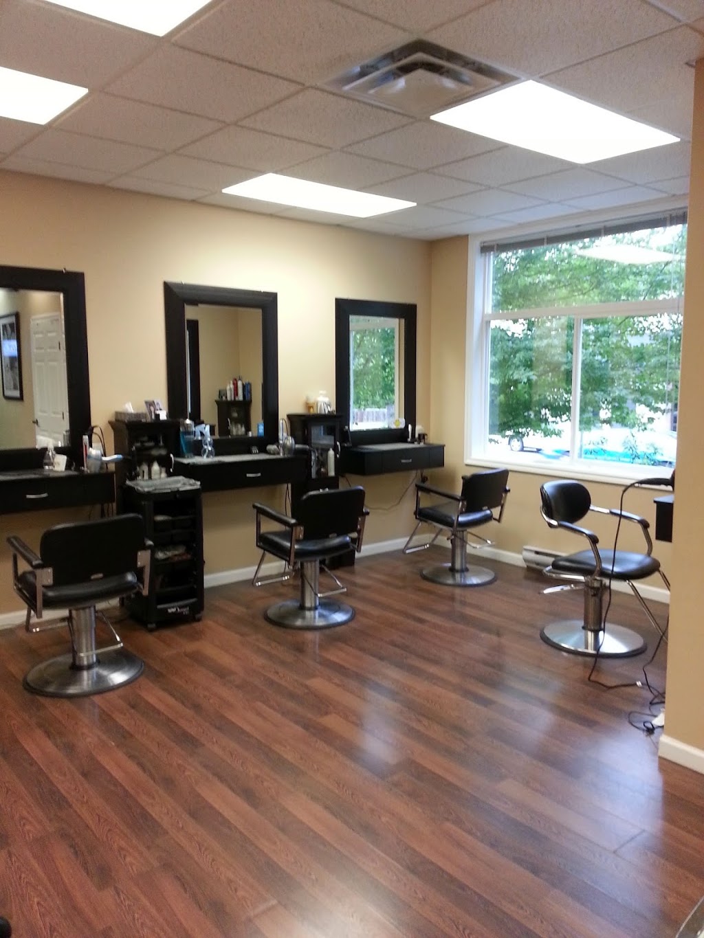 Fringe Styling Salon Ltd | 44 Queens Rd, Duncan, BC V9L 2W4, Canada | Phone: (250) 748-2121