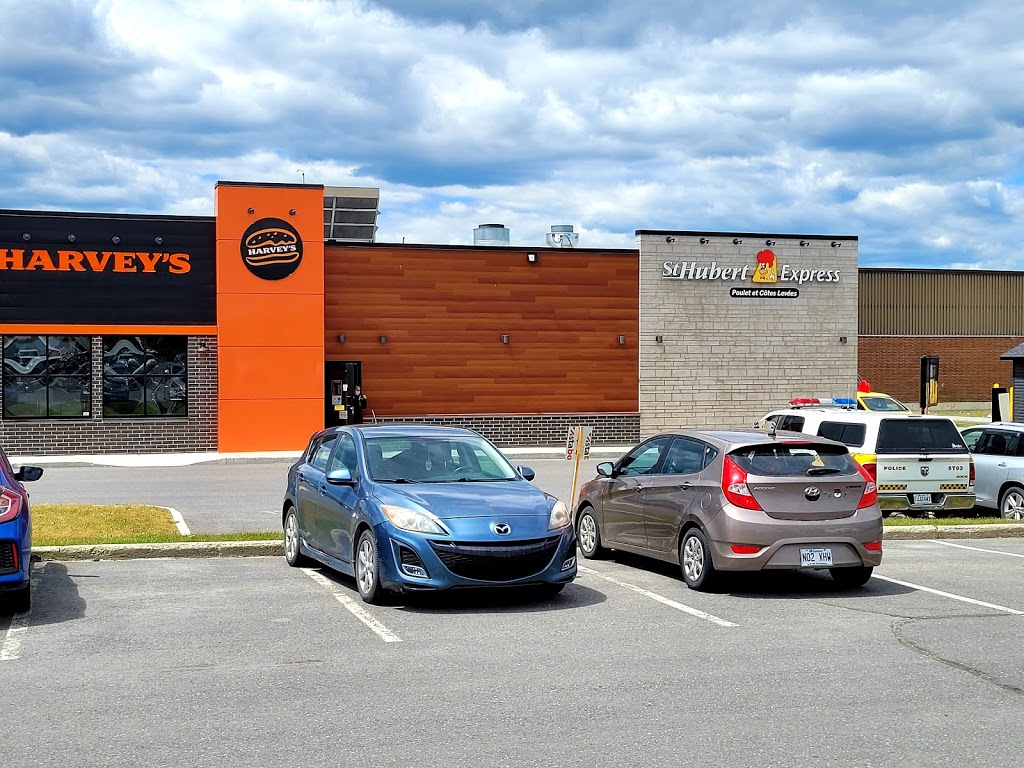 St-Hubert Express | Rue Laval, Lac-Mégantic, QC G6B 1A4, Canada | Phone: (819) 583-6767