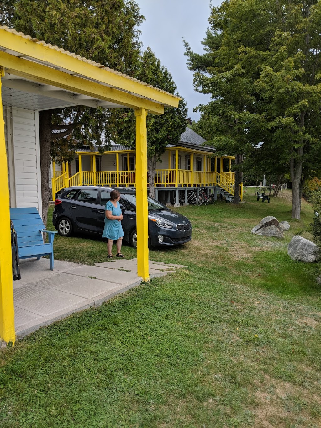 Camping Motel Leclerc | 333 Chemin de la Baleine, LIsle-aux-Coudres, QC G0A 1X0, Canada | Phone: (418) 438-2217