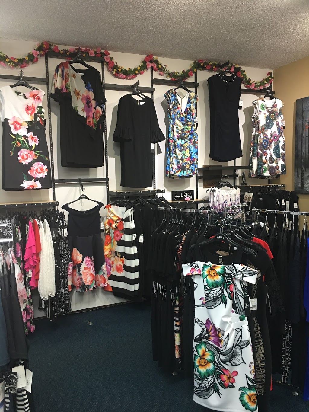 Chez Thérèse Clothing & Gifts | 30 Labrosse Street, Moose Creek Mall, Moose Creek, ON K0C 1W0, Canada | Phone: (613) 538-2333