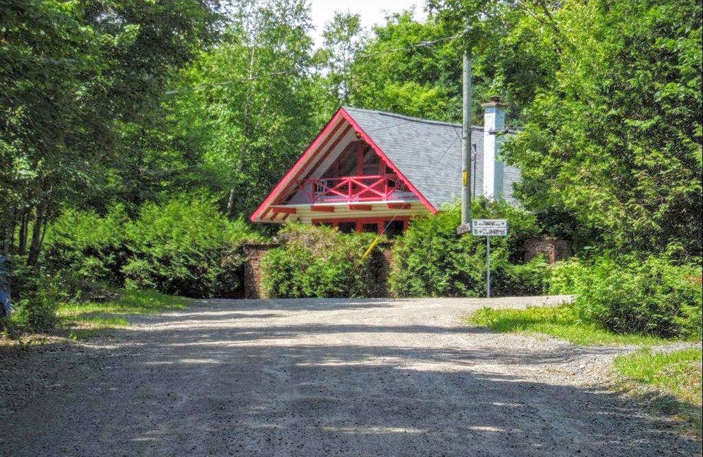 Chalet Suisse Bixley | 52 Chemin des Épinettes, Wentworth, QC J8H 0B6, Canada | Phone: (514) 716-4504