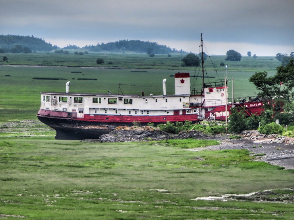 Le Bateau Ivre | Exposition des costumes de la Mi-Carême | Chemin de la Basse Ville, LIsle-aux-Grues, QC G0R 1P0, Canada | Phone: (418) 248-0129