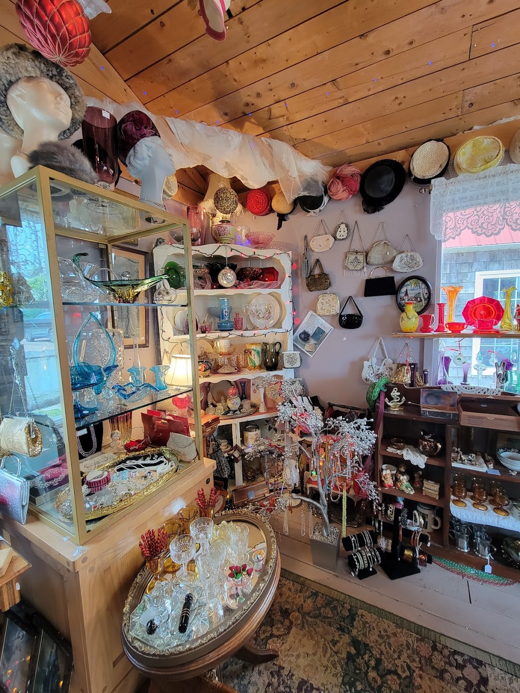 Woodchips What Knots Classy Collectibles and Antiques | 1554 Rte 475Hy, Baie de Bouctouche, NB E4S 4R2, Canada | Phone: (506) 743-5222