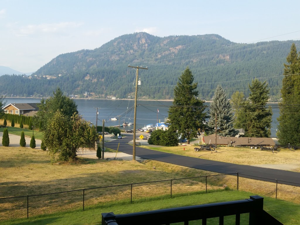 Suite As it Gets Vacation Rental/B&B | 2483 Marine Pl, Blind Bay, BC V0E 1H1, Canada | Phone: (250) 675-4698