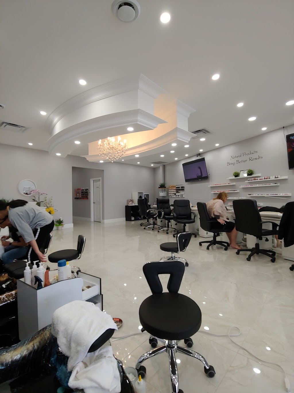 Polish Nail & Spa | 18025 Yonge St, Newmarket, ON L3Y 8C9, Canada | Phone: (905) 836-0251