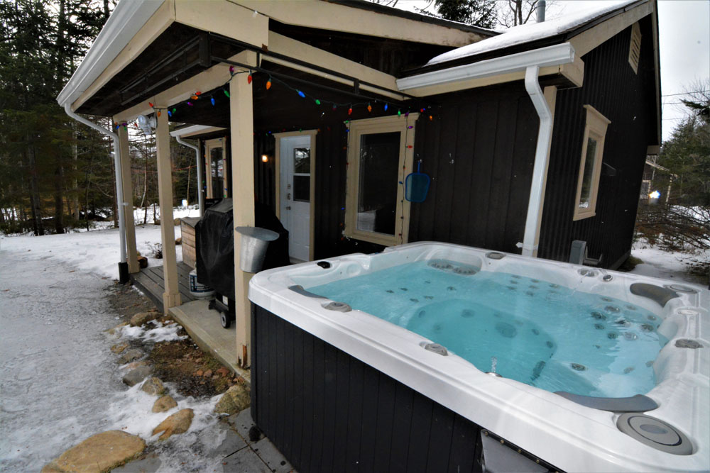 Chalet Spa La Tanière | 2208-C, QC-125, Notre-Dame-de-la-Merci, QC J0T 2A0, Canada | Phone: (877) 560-8060