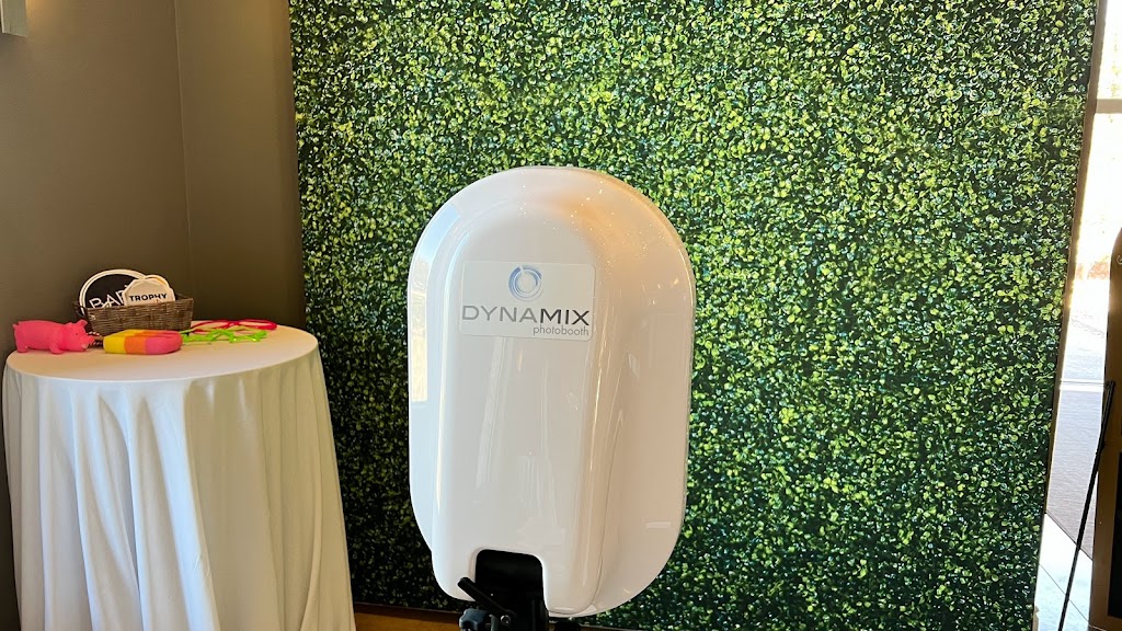 Dynamix Photo Booth | 323 Coventry Rd Suite 252, Ottawa, ON K1K 3X6, Canada | Phone: (613) 794-6791