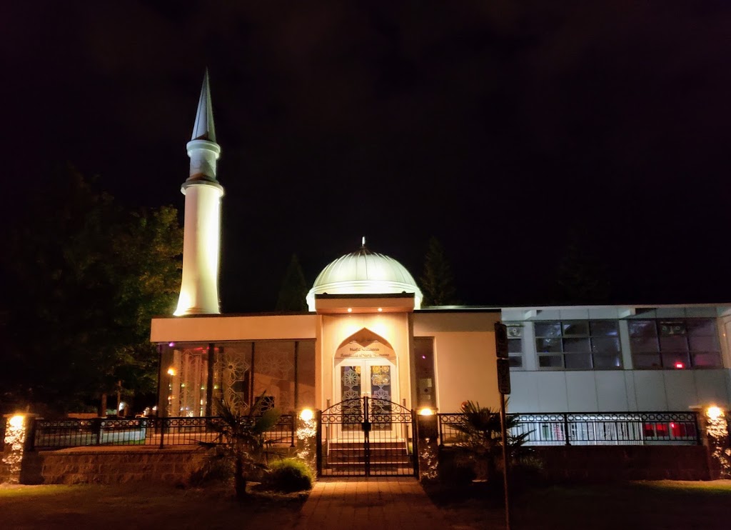 Masjid Ar-Rahman مسجد الرحمن | 1398 15th St W, North Vancouver, BC V7P 1N2, Canada | Phone: (604) 929-0800