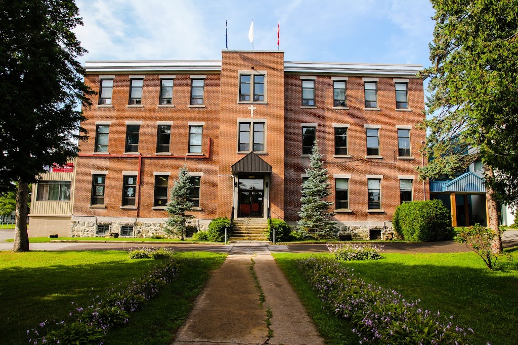 Collège Champagneur | 3713 Rue Queen, Rawdon, QC J0K 1S0, Canada | Phone: (450) 834-5401