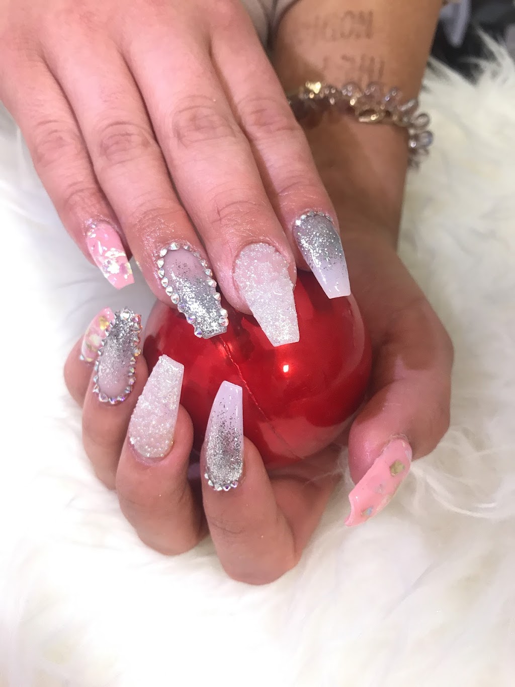 Q Nails Hamptons | 6011 199 St NW, Edmonton, AB T6M 0M8, Canada | Phone: (780) 483-8556