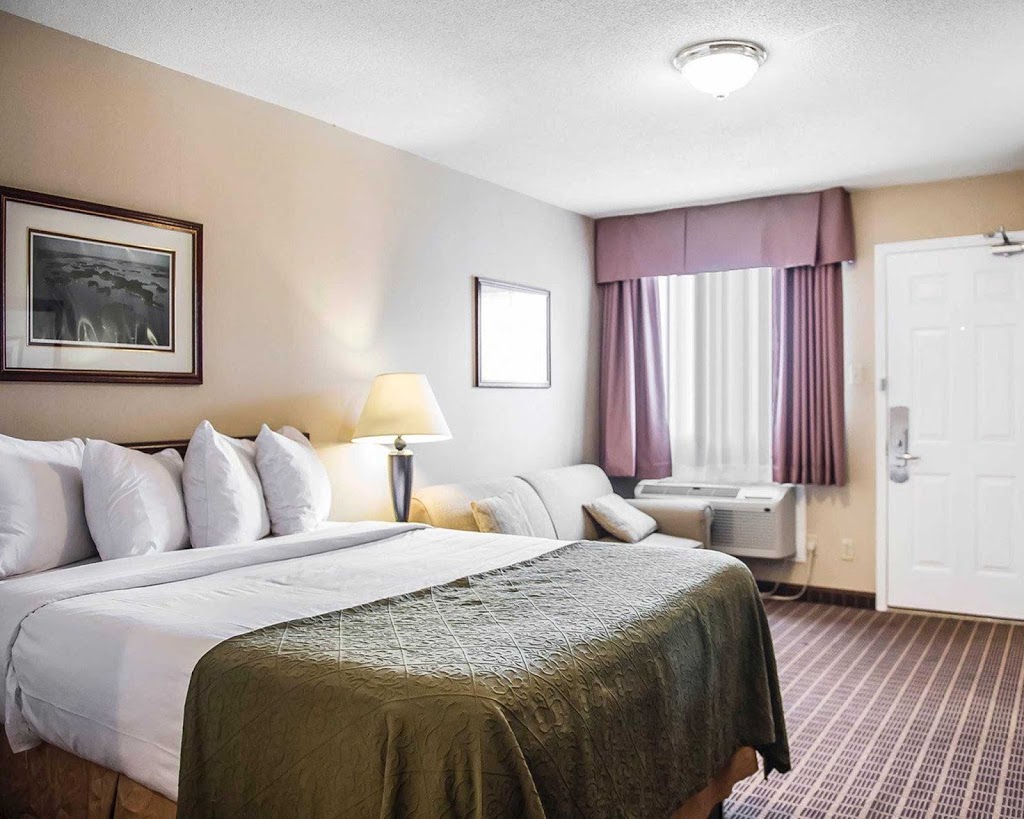 Quality Inn & Suites 1000 Islands | 650 King St E, Gananoque, ON K7G 1H3, Canada | Phone: (613) 382-1453