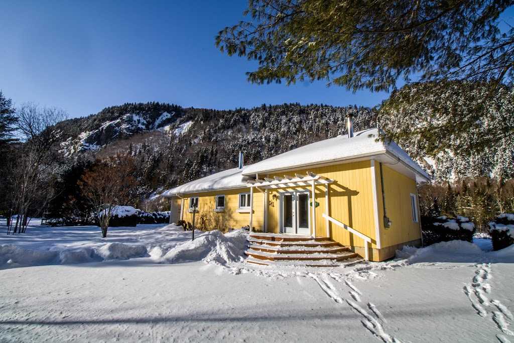 Les Chalets Tourisma - Le Draveur | 294 Rue Lirette, Saint-Raymond, QC G3L 1A2, Canada | Phone: (833) 724-2538