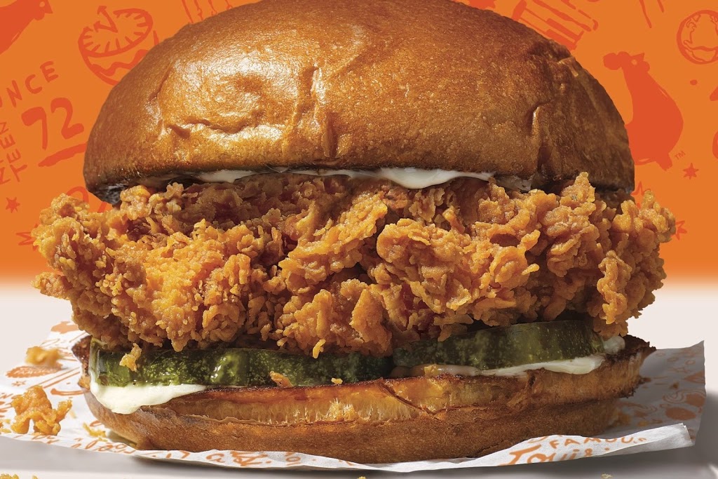 Popeyes louisiana kitchen | 109 McCaul Street, Units 26 & 27, Toronto, ON M5T 2W7, Canada | Phone: (416) 546-2776